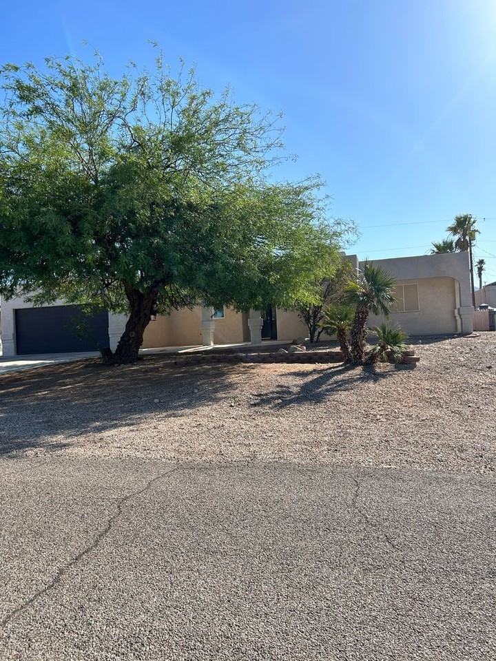 2401 Cosnina Dr - Photo 2 of 38