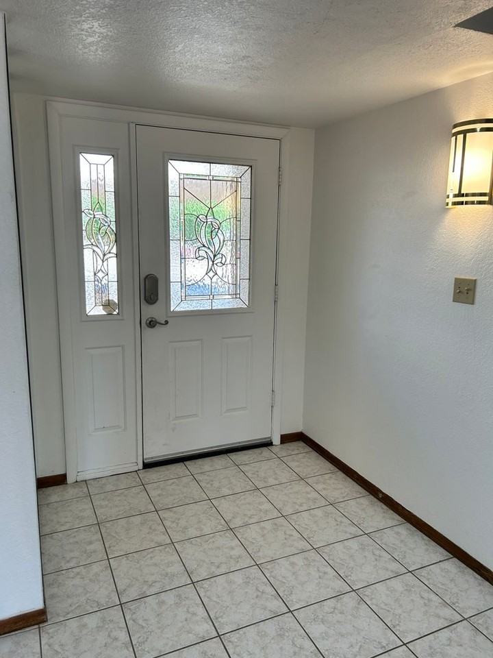 2401 Cosnina Dr - Photo 3 of 38