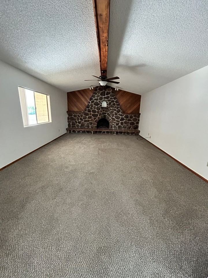 2401 Cosnina Dr - Photo 4 of 38