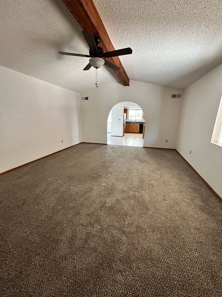 2401 Cosnina Dr - Photo 5 of 38