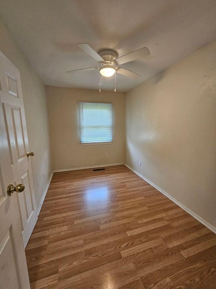 932 38th Ave - Photo 3 of 6