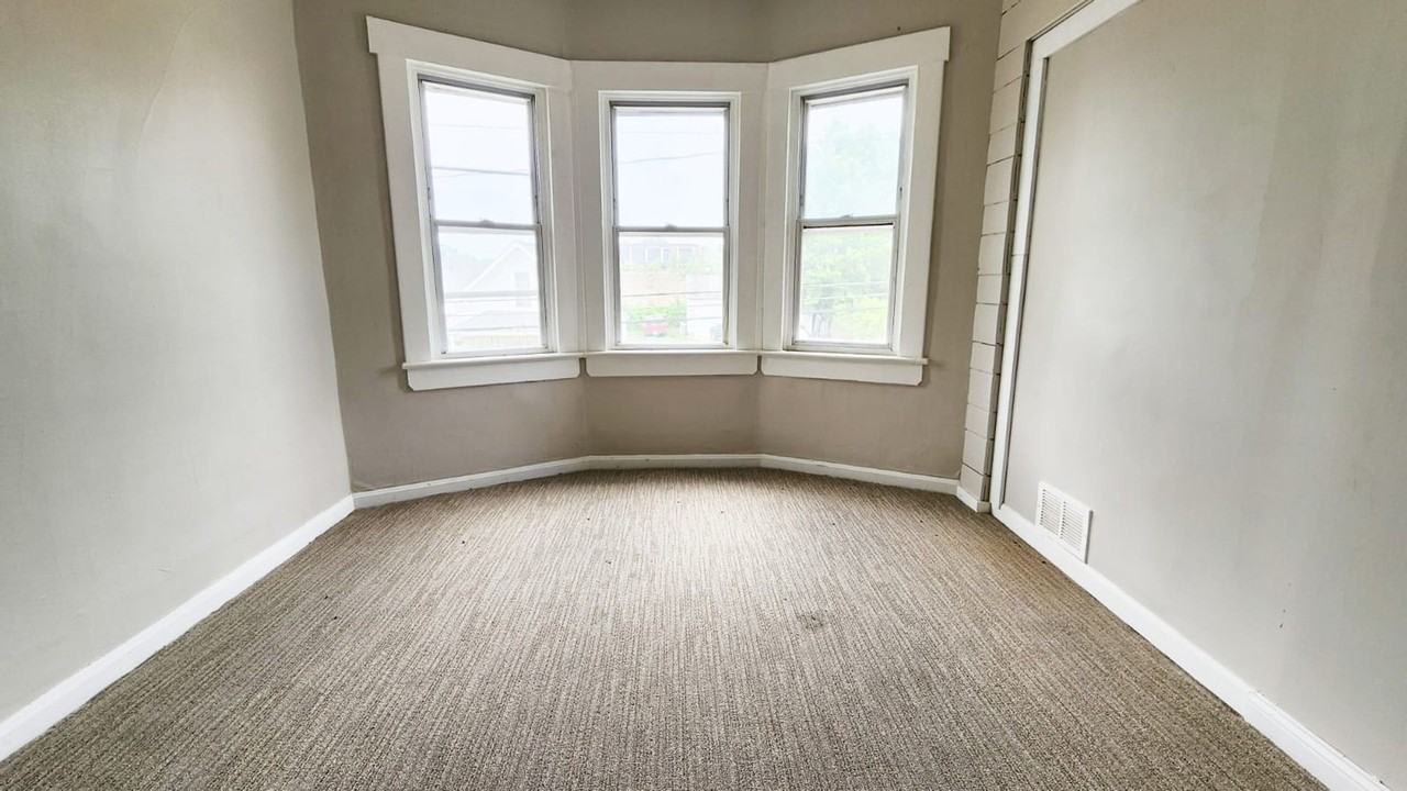 7012 Berdelle Ave, Cleveland, OH 44105 - Photo 3 of 12