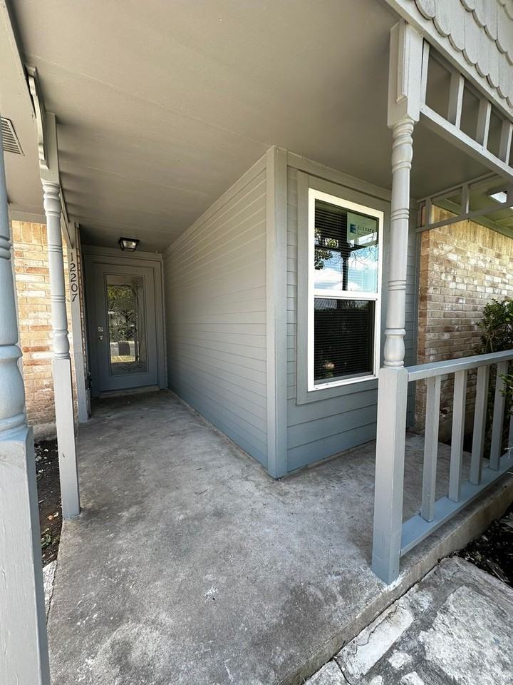 12207 Shropshire Blvd - Photo 3 of 19
