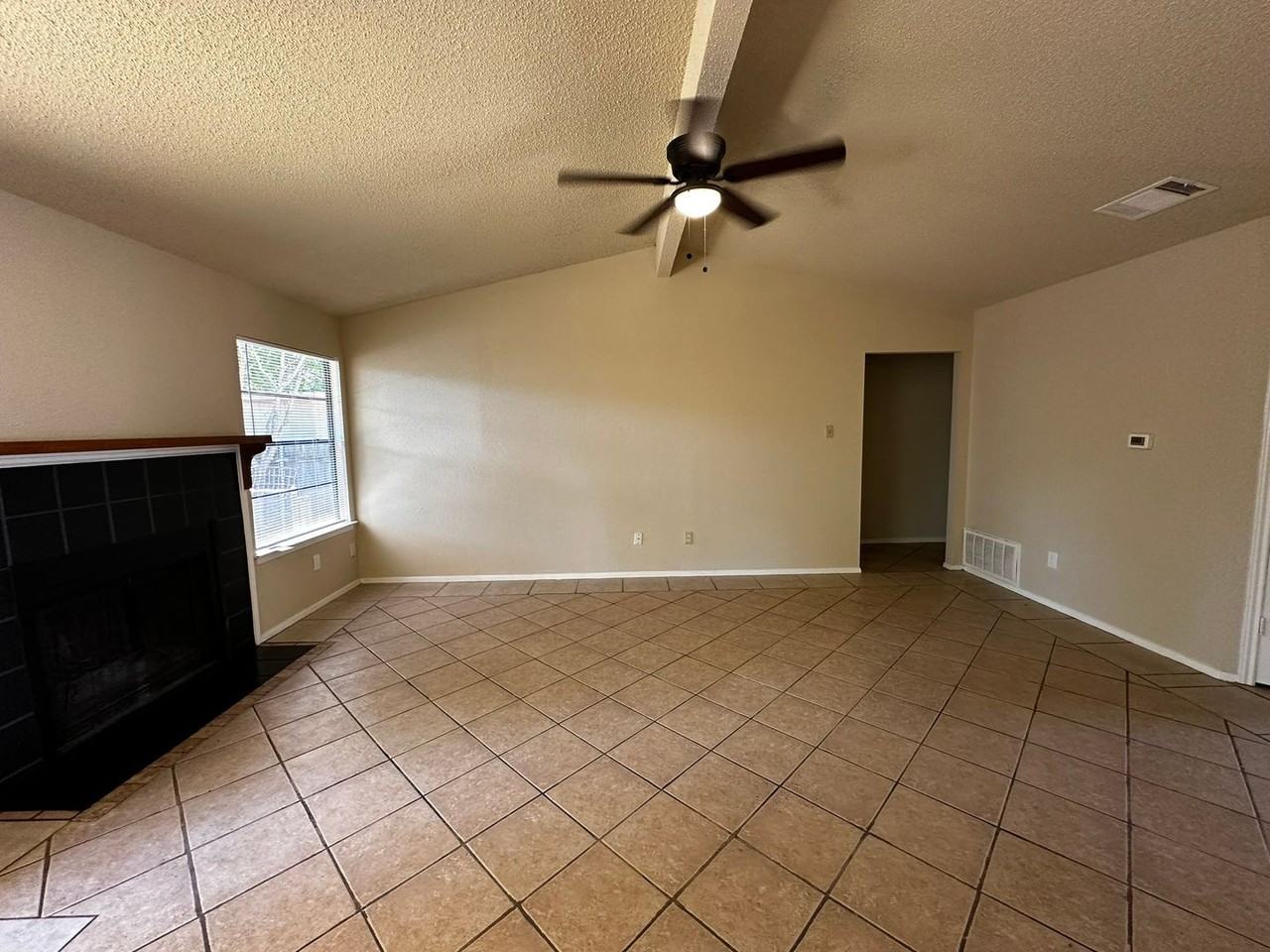 12207 Shropshire Blvd - Photo 4 of 19