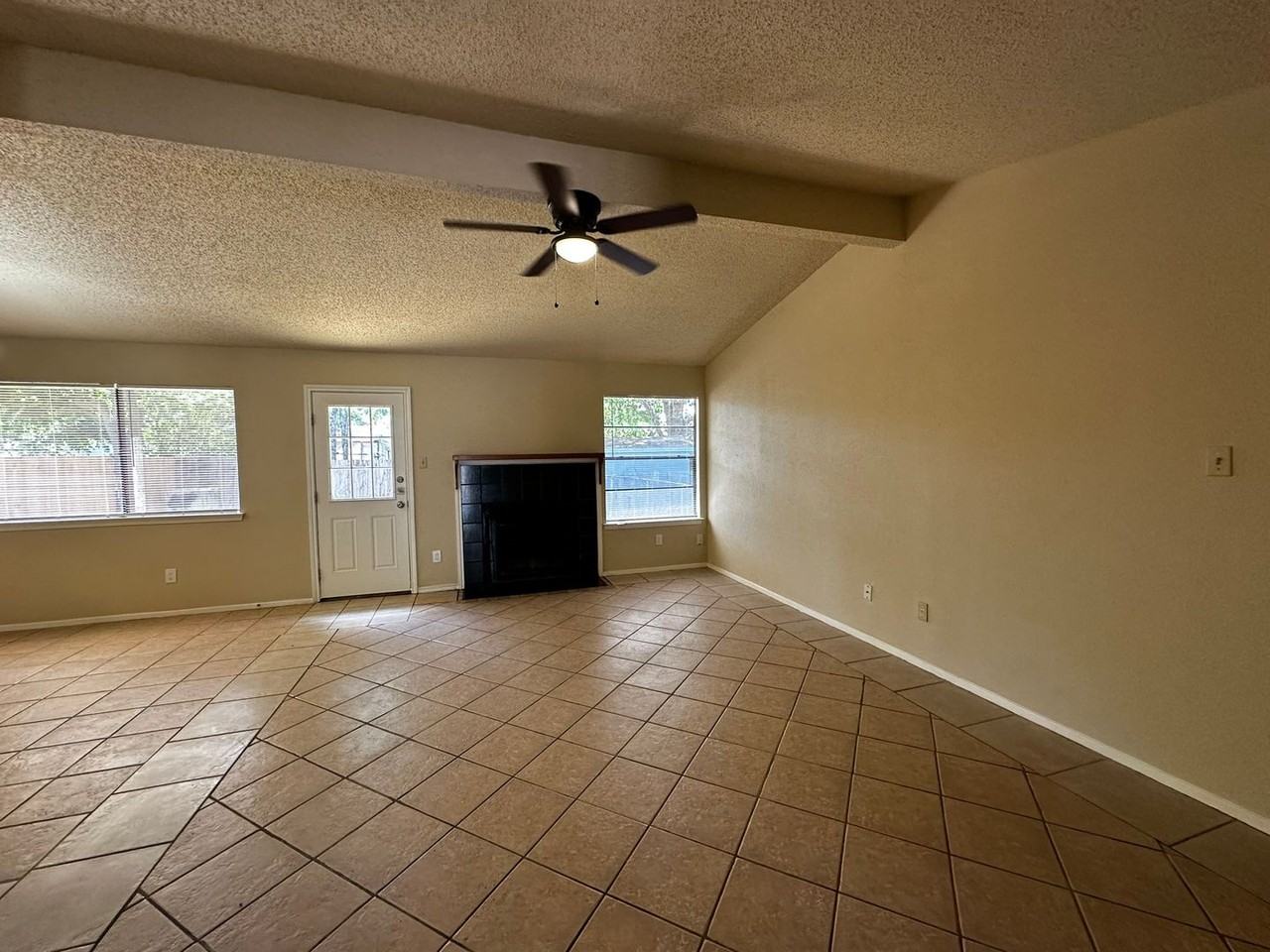 12207 Shropshire Blvd - Photo 5 of 19
