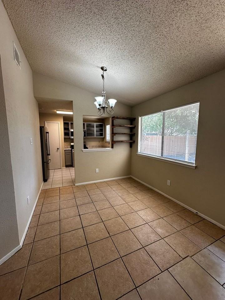 12207 Shropshire Blvd - Photo 7 of 19
