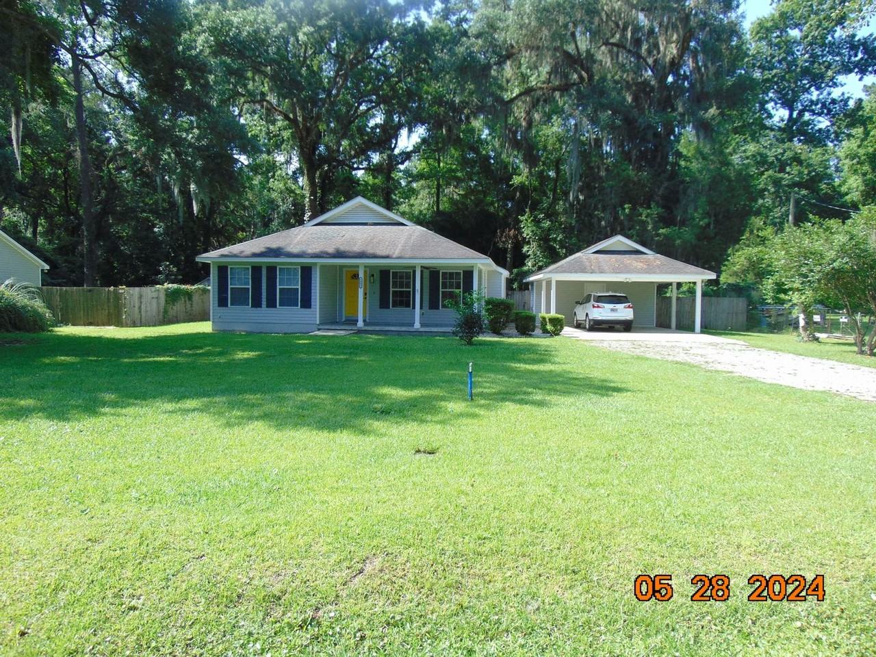 1442 Lake Dr - Photo 2 of 13