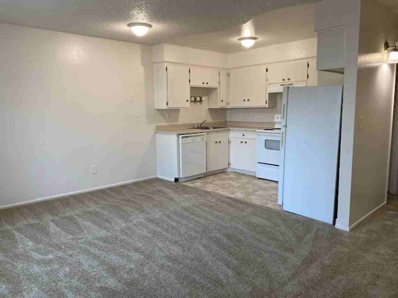 Beautiful 1, 2 and 3 bedroom apartments available for rent near Vancouver Mall! - Photo 3 of 9