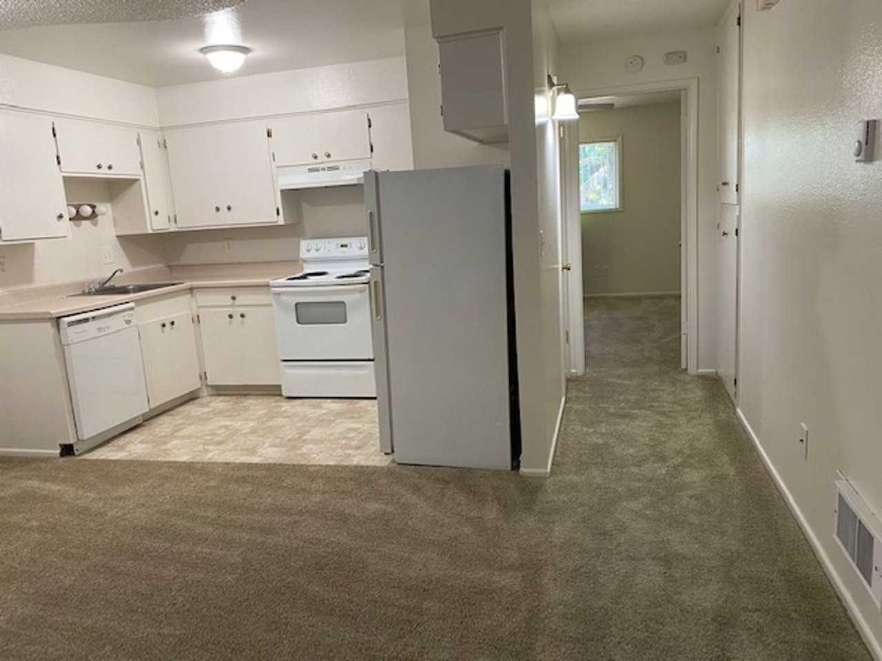 Beautiful 1, 2 and 3 bedroom apartments available for rent near Vancouver Mall! - Photo 4 of 9