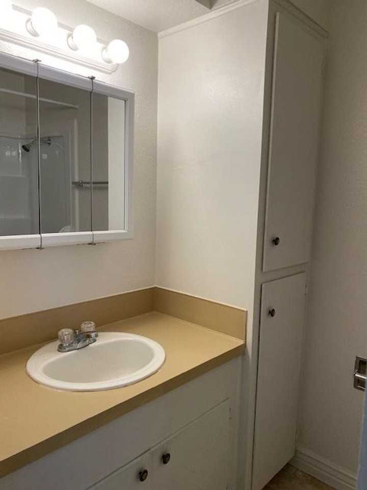Beautiful 1, 2 and 3 bedroom apartments available for rent near Vancouver Mall! - Photo 7 of 9