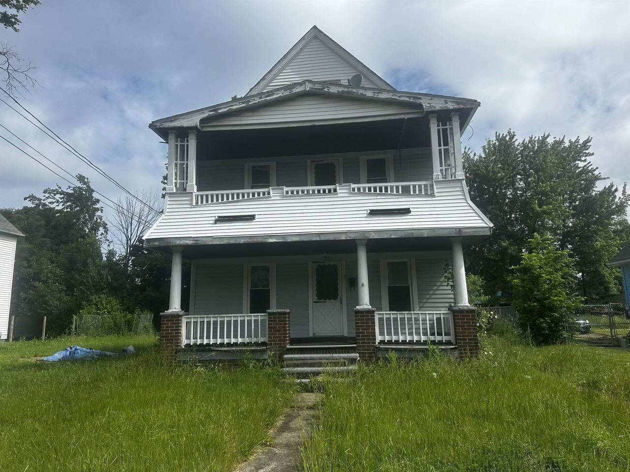 16301 Huntmere Ave #1 - Photo 2 of 9