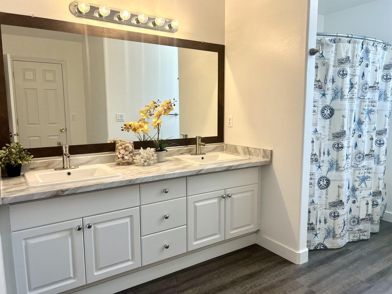 587 53rd St - Photo 2 of 23