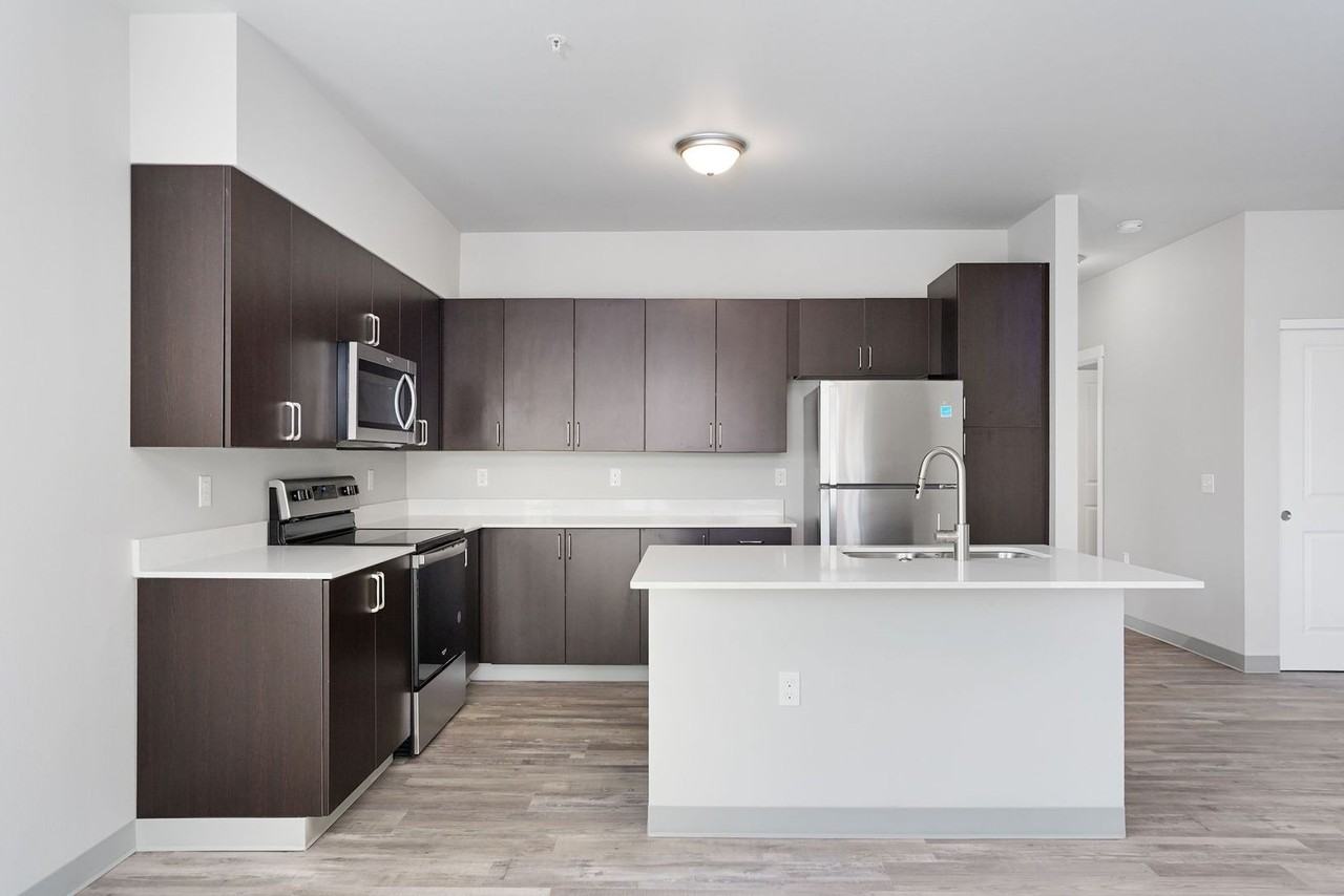 2125 - Creekside Crossing - Photo 2 of 36