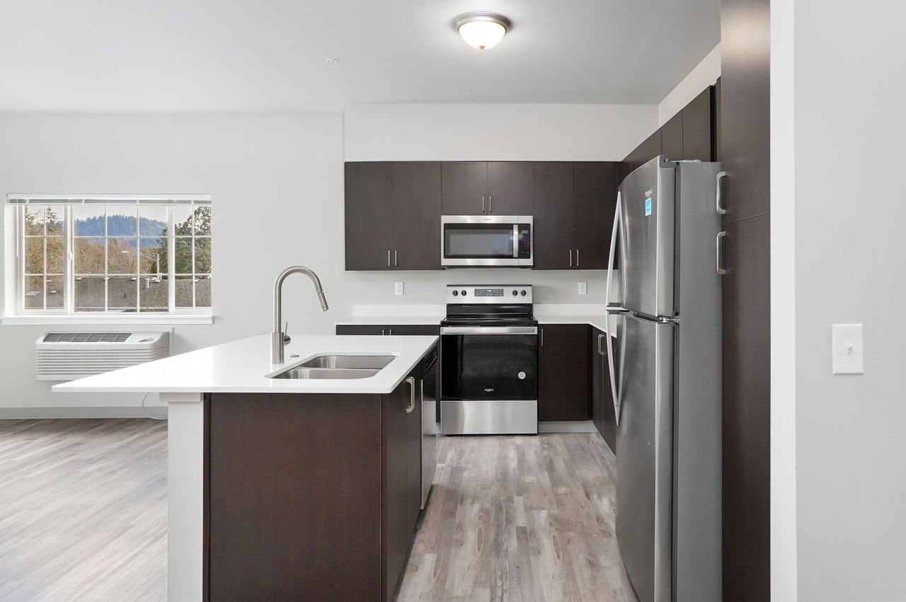 2125 - Creekside Crossing - Photo 3 of 36