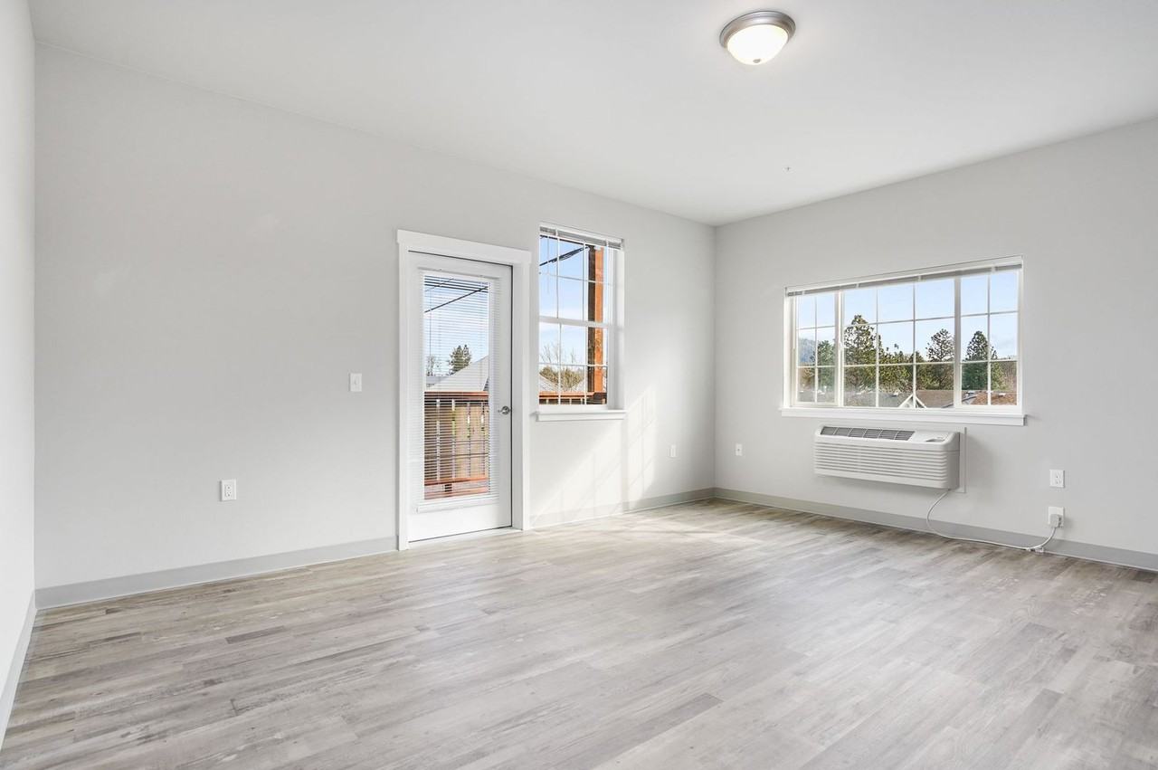 2125 - Creekside Crossing - Photo 5 of 36