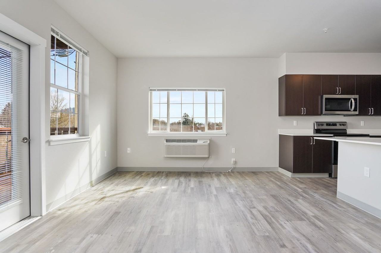 2125 - Creekside Crossing - Photo 6 of 36
