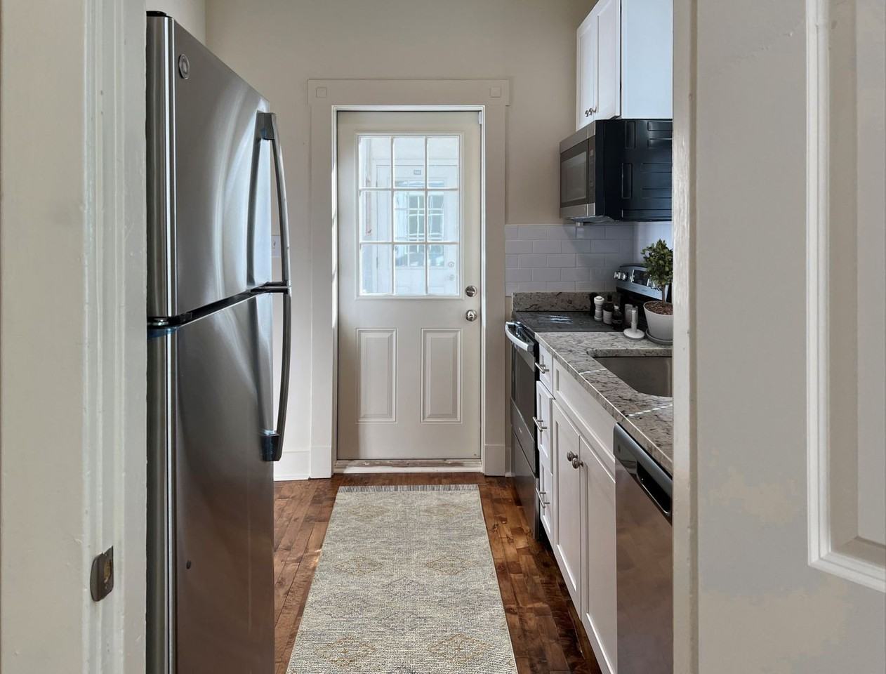 PARKWAY PLACE APARTMENTS - Photo 4 of 9