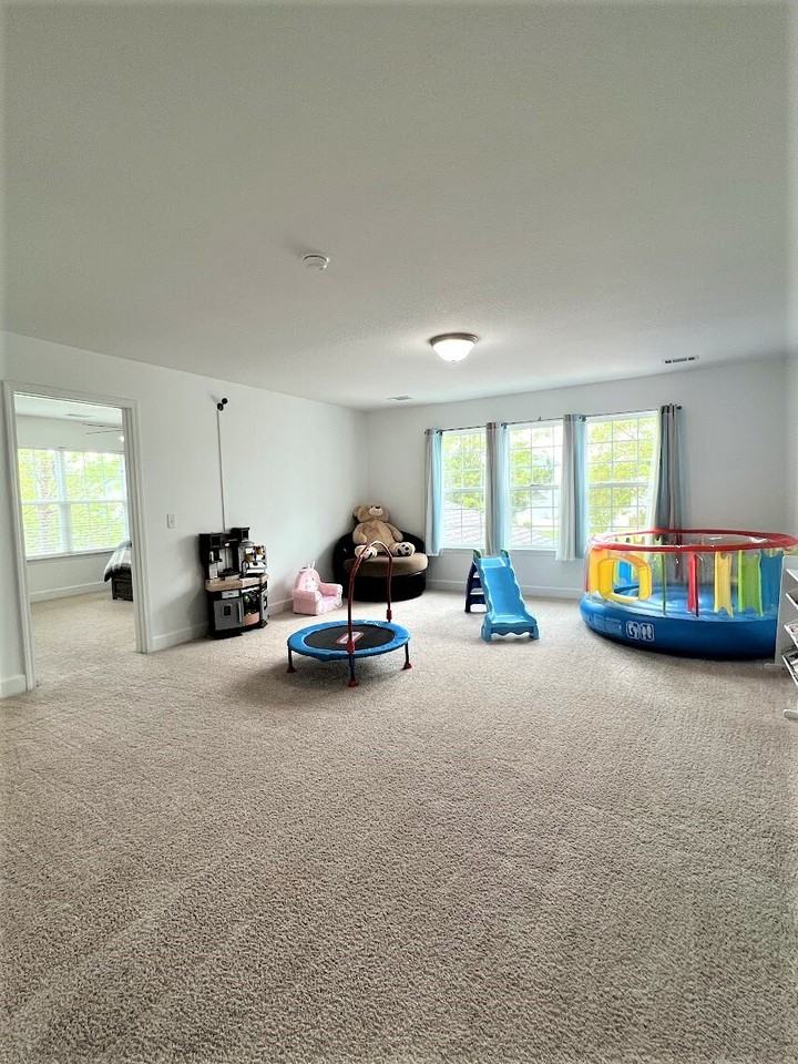 56 Osgood Ln - Photo 3 of 37