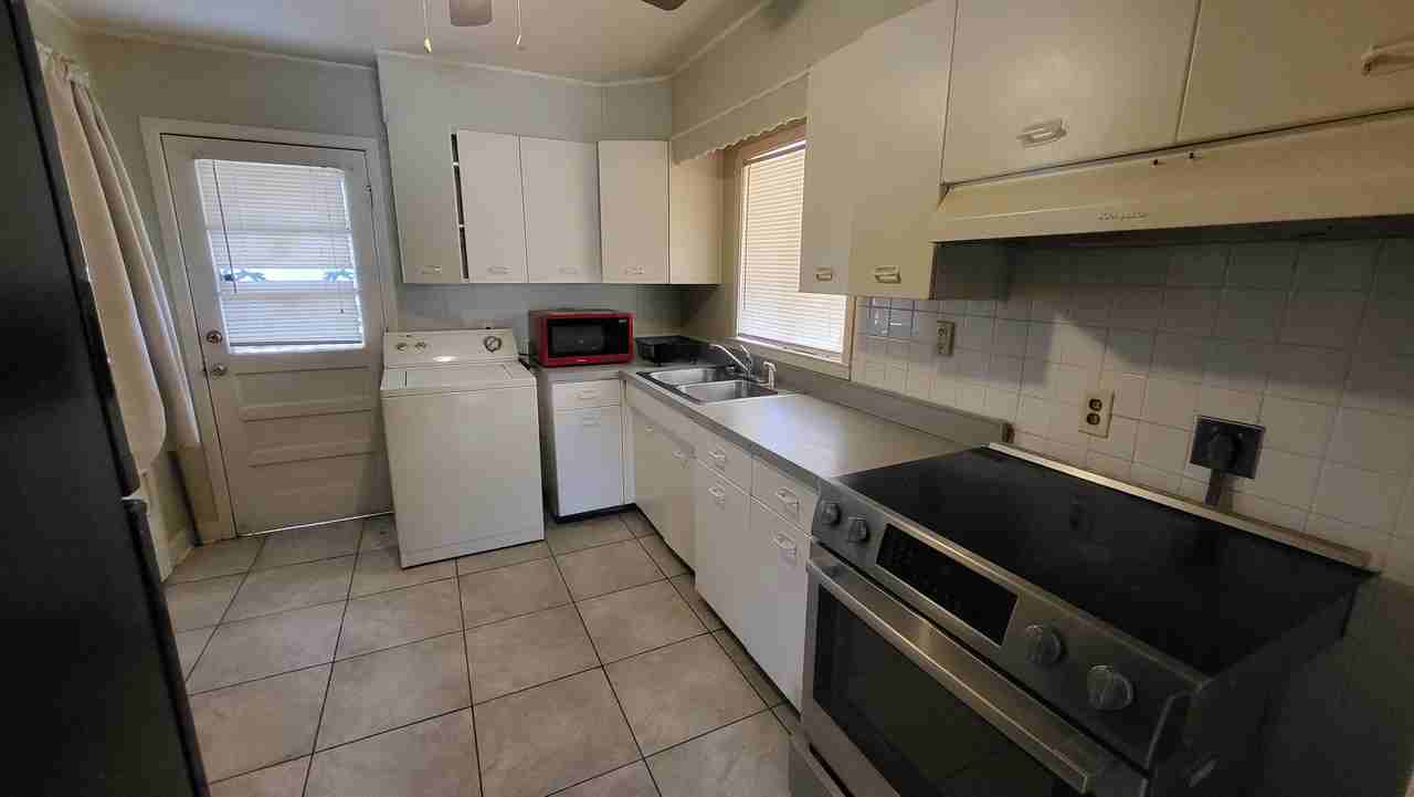 830 Stratford Rd - Photo 4 of 10