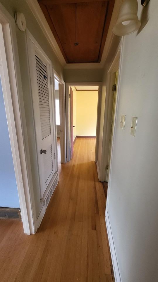 830 Stratford Rd - Photo 3 of 10