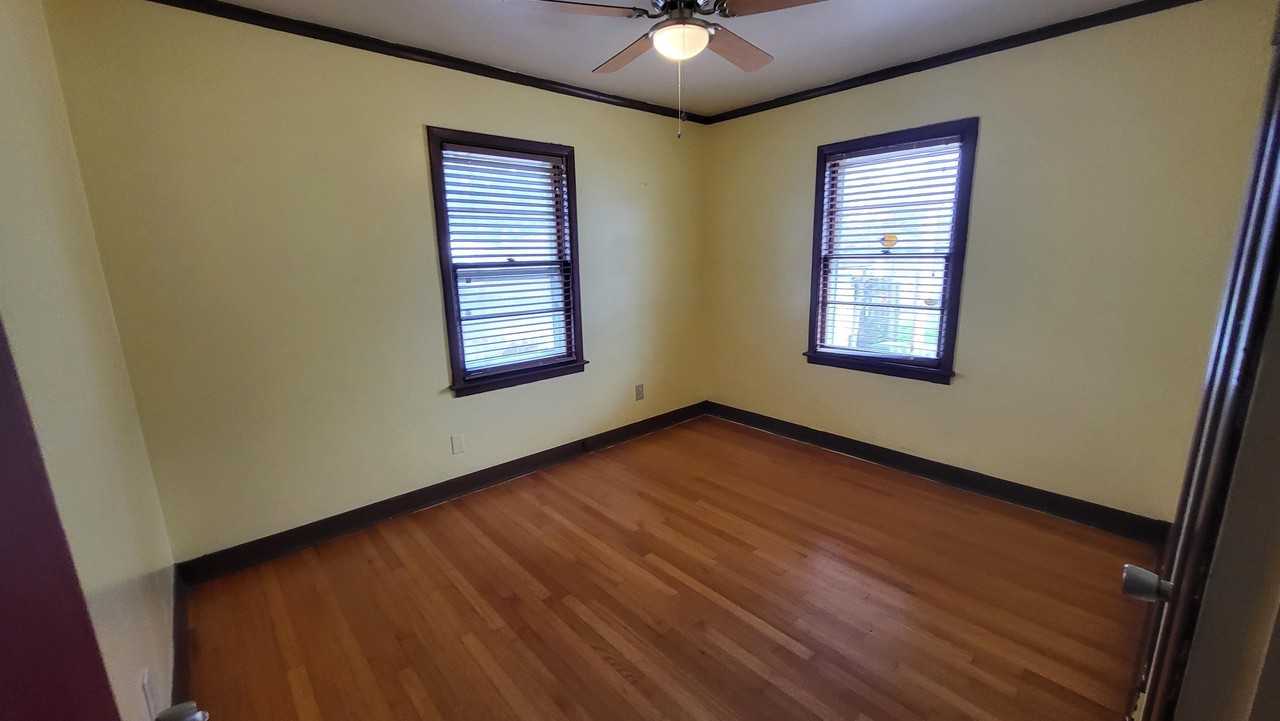 830 Stratford Rd - Photo 7 of 10