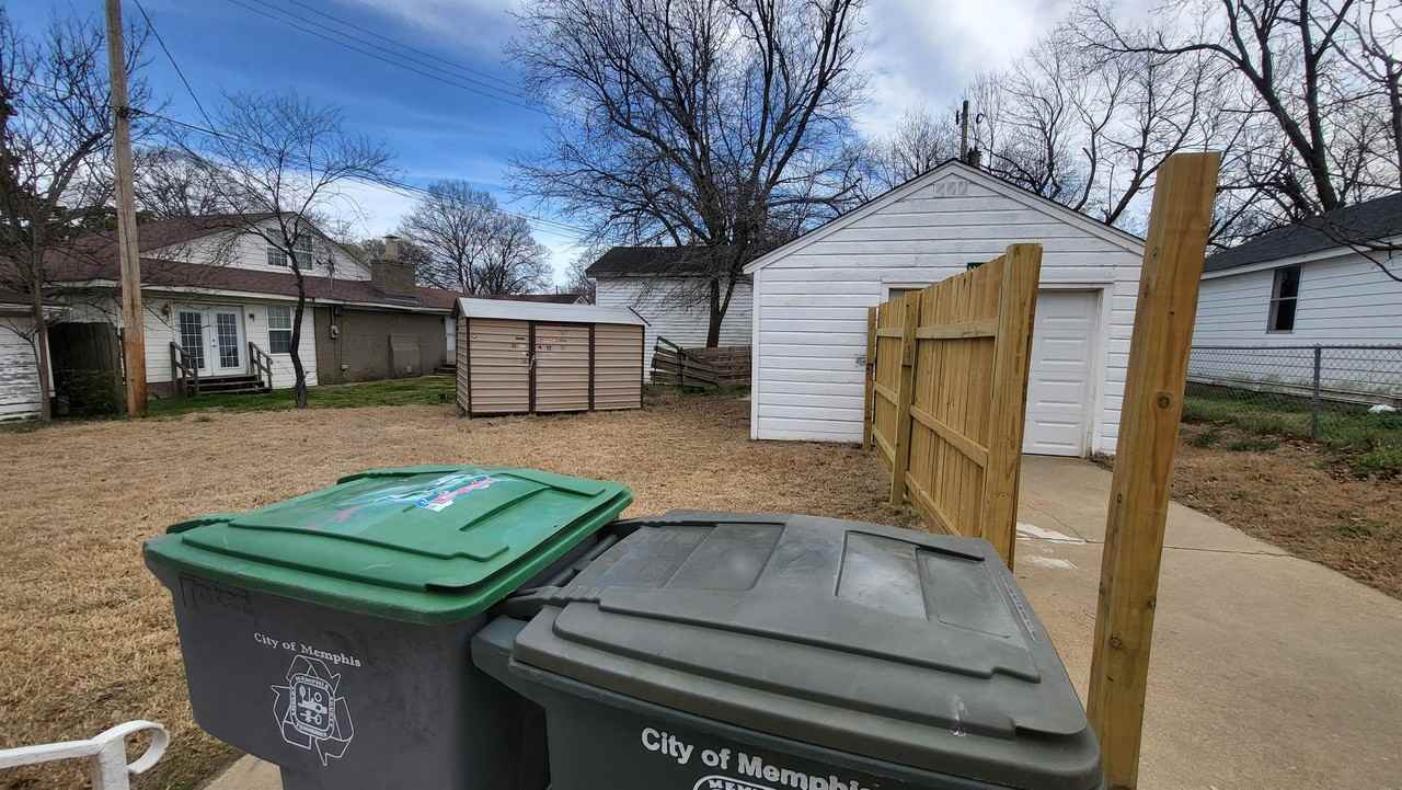 830 Stratford Rd - Photo 2 of 10