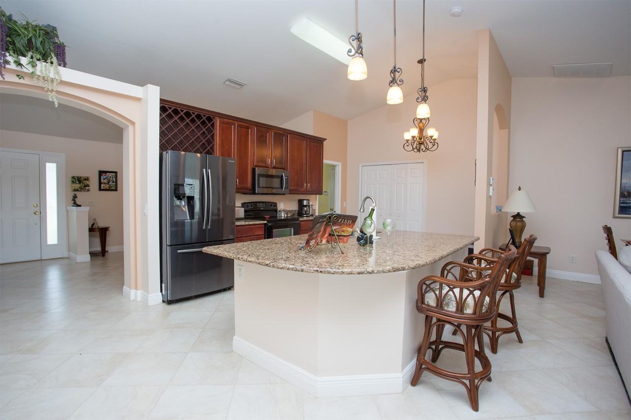 301 Se 1st St - Photo 4 of 50