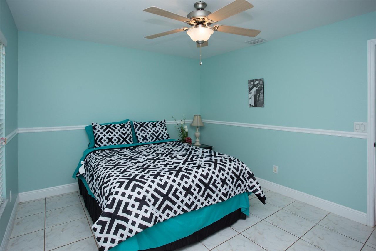 301 Se 1st St - Photo 2 of 50