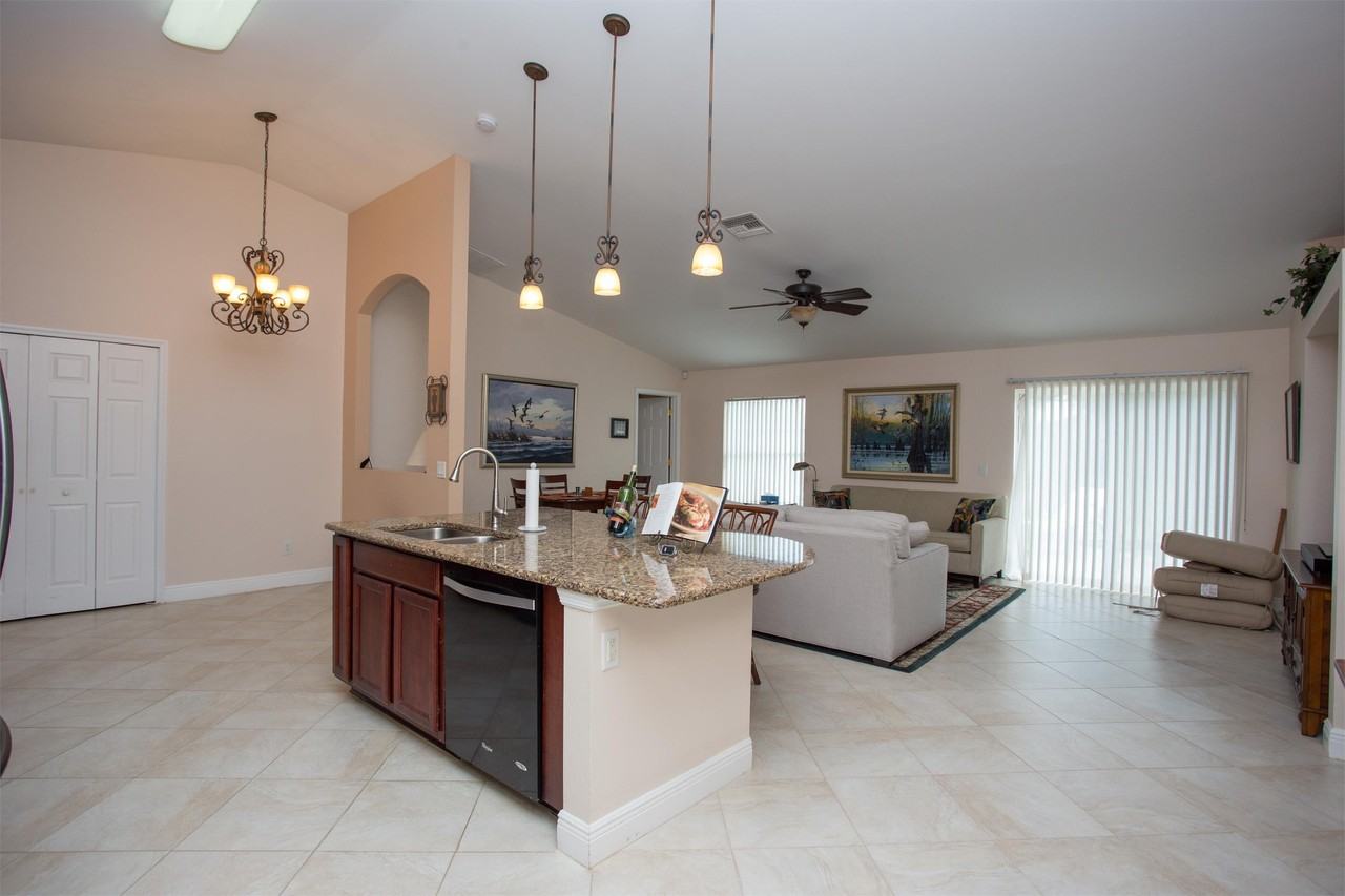 301 Se 1st St - Photo 2 of 50