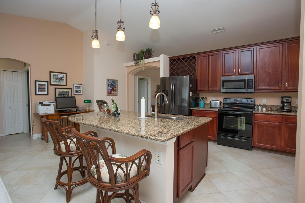 301 Se 1st St - Photo 6 of 50