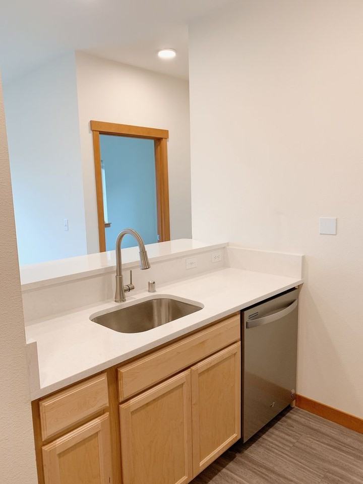 1111 N Forest St - Photo 3 of 36