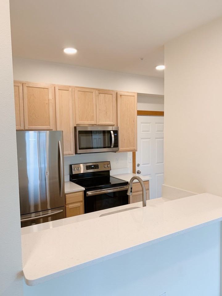 1111 N Forest St - Photo 5 of 36