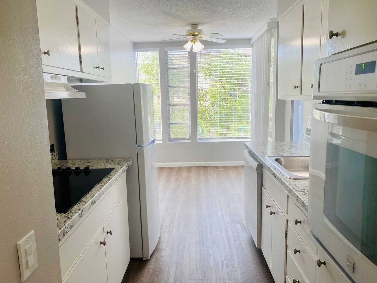 5343 Broadway Ter - Photo 2 of 12