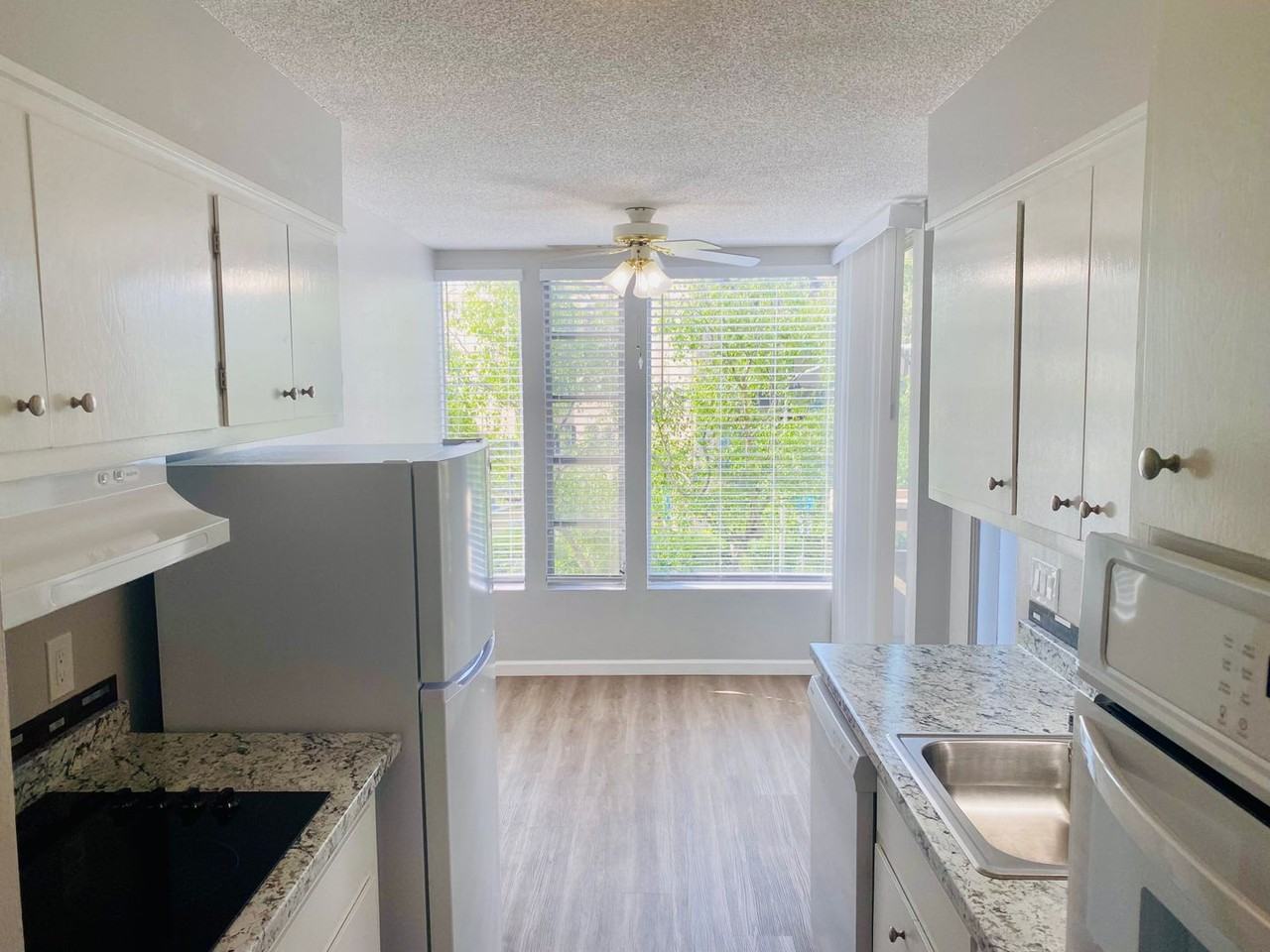 5343 Broadway Ter - Photo 3 of 12
