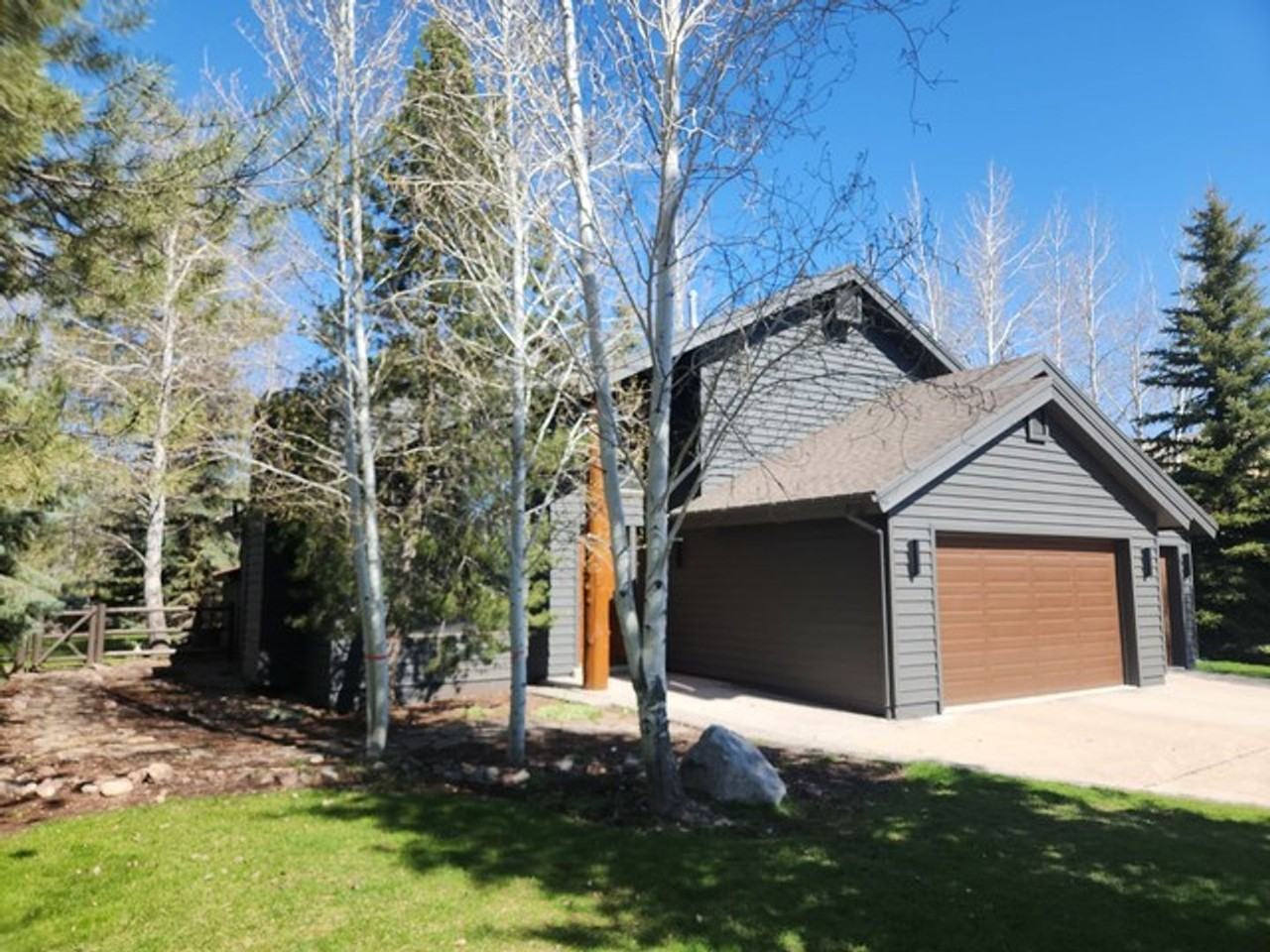 5317 Sandhill Ct - Photo 2 of 37