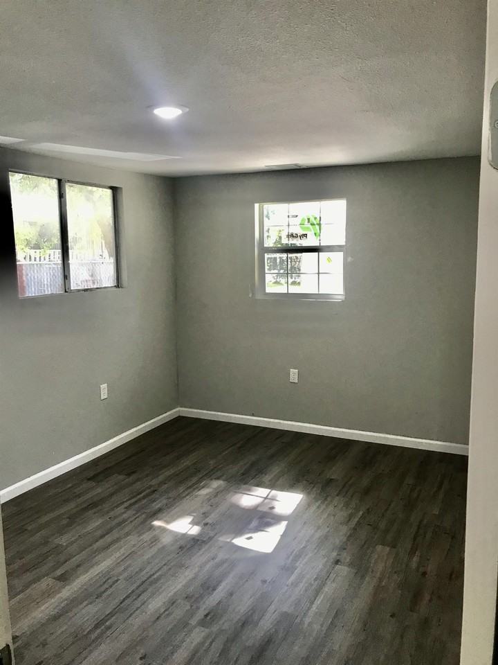 312 W Austin Ave #B - Photo 2 of 7