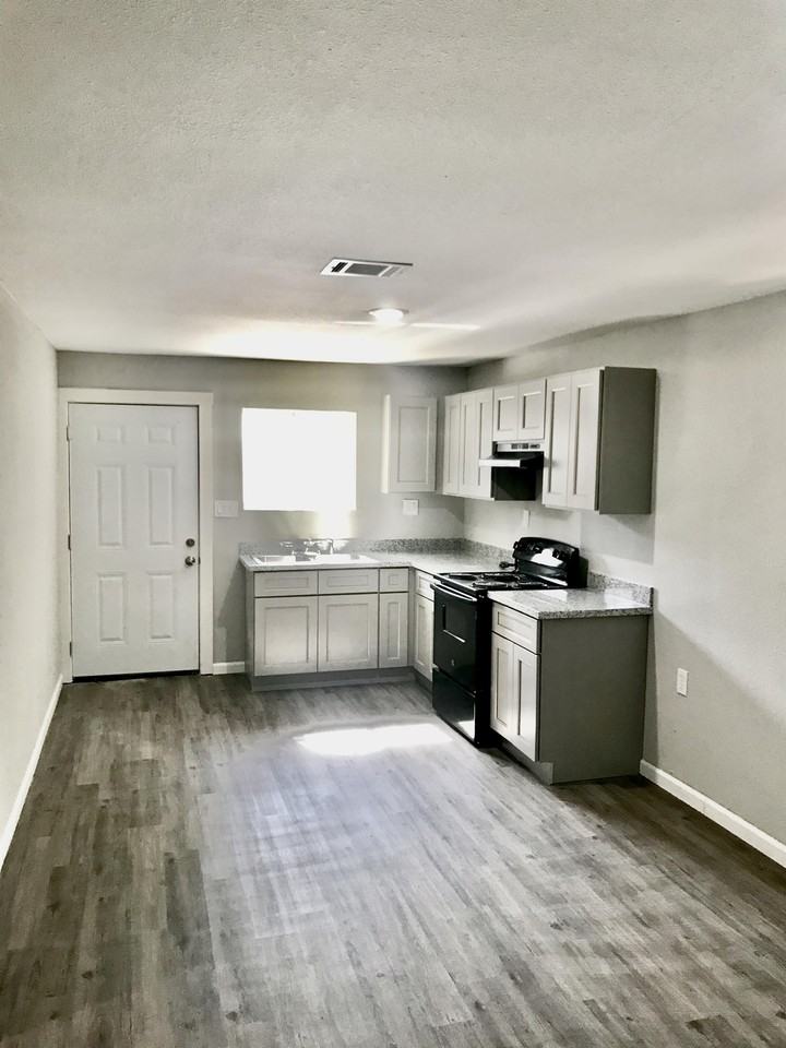 312 W Austin Ave #B - Photo 7 of 7