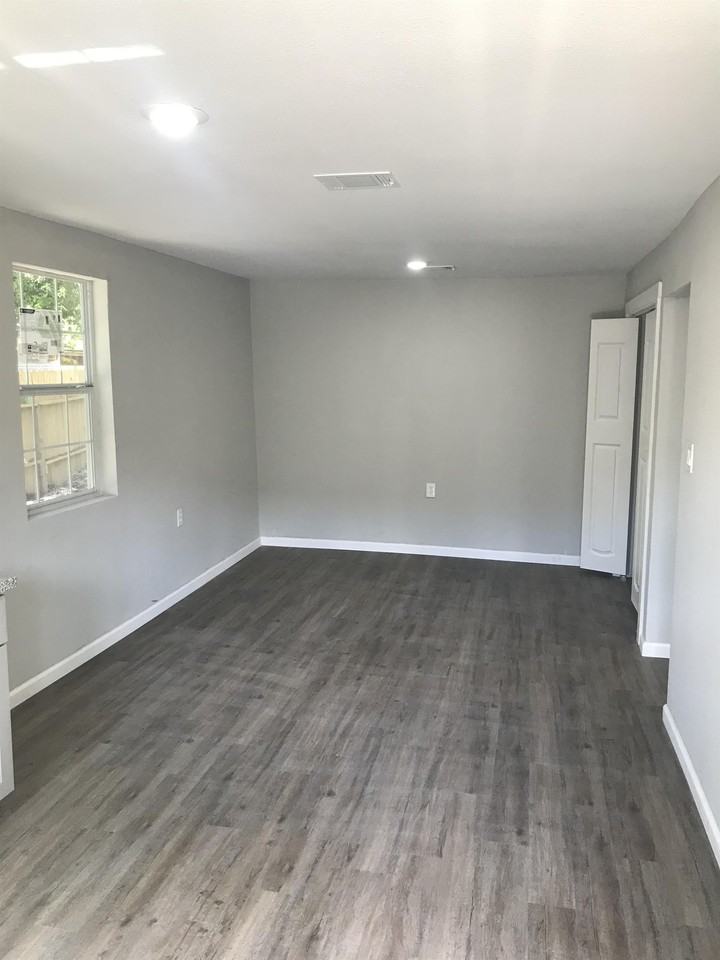 312 W Austin Ave #B - Photo 5 of 7