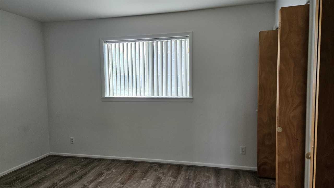 1008 Glade Ct #1 - Photo 3 of 8