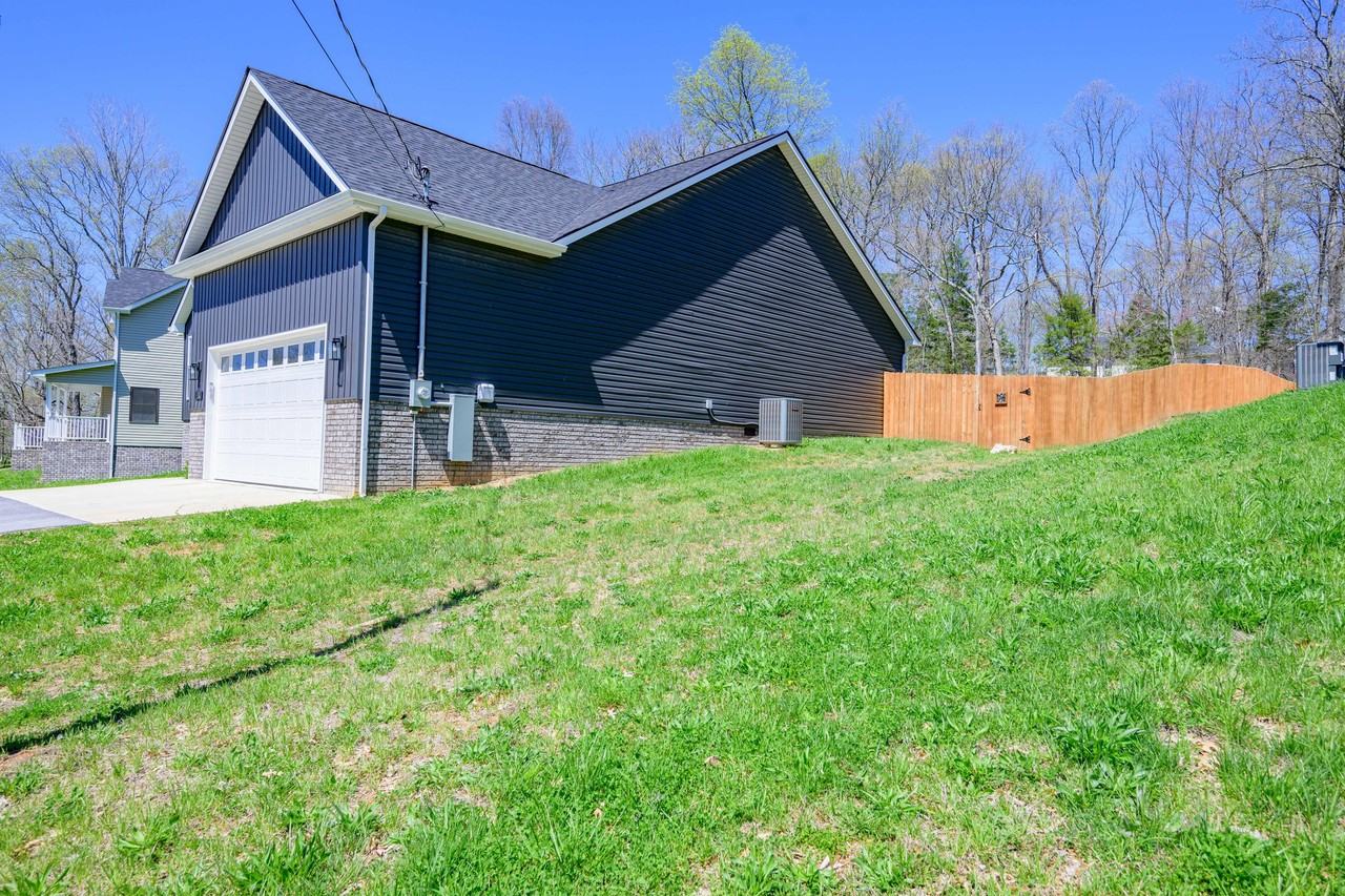 299 Hampton Rd #1 - Photo 4 of 47