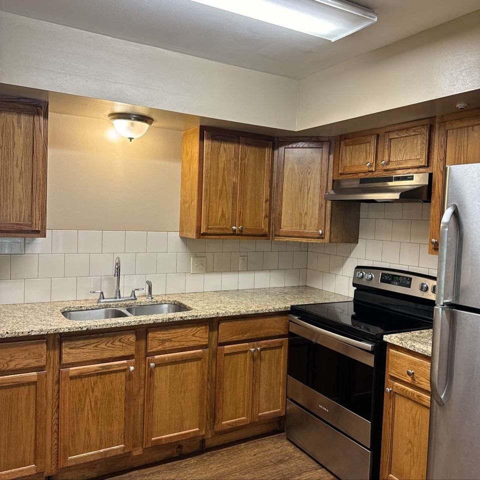 601 E Maryland Ave #208 - Photo 2 of 4