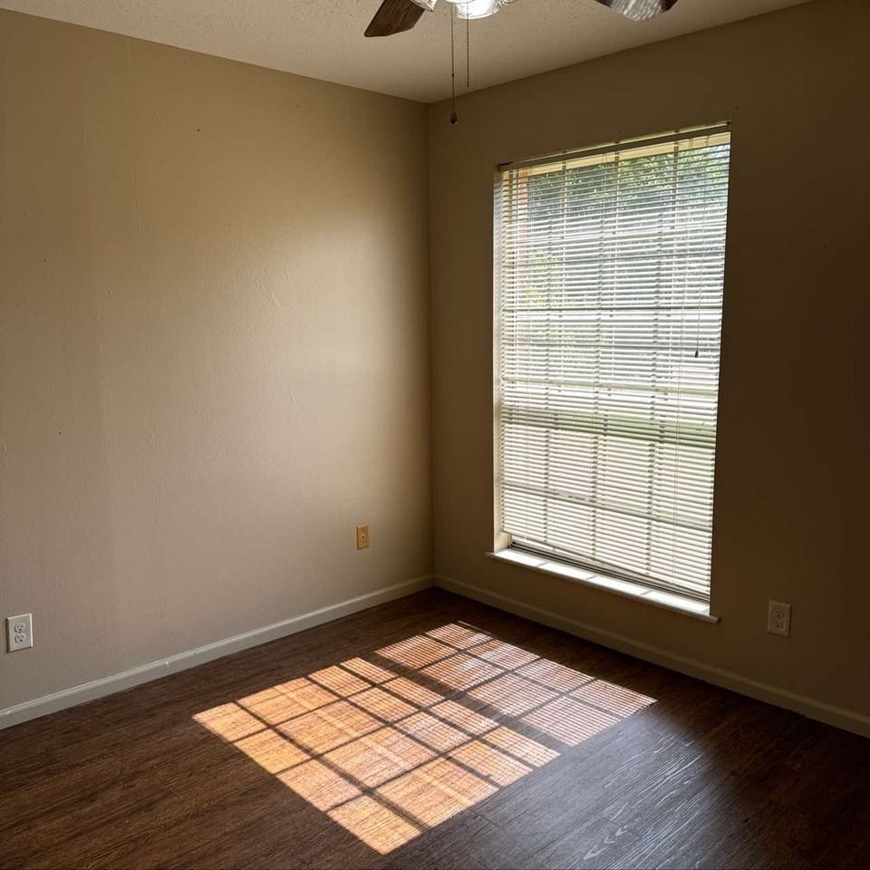 601 E Maryland Ave #208 - Photo 4 of 4