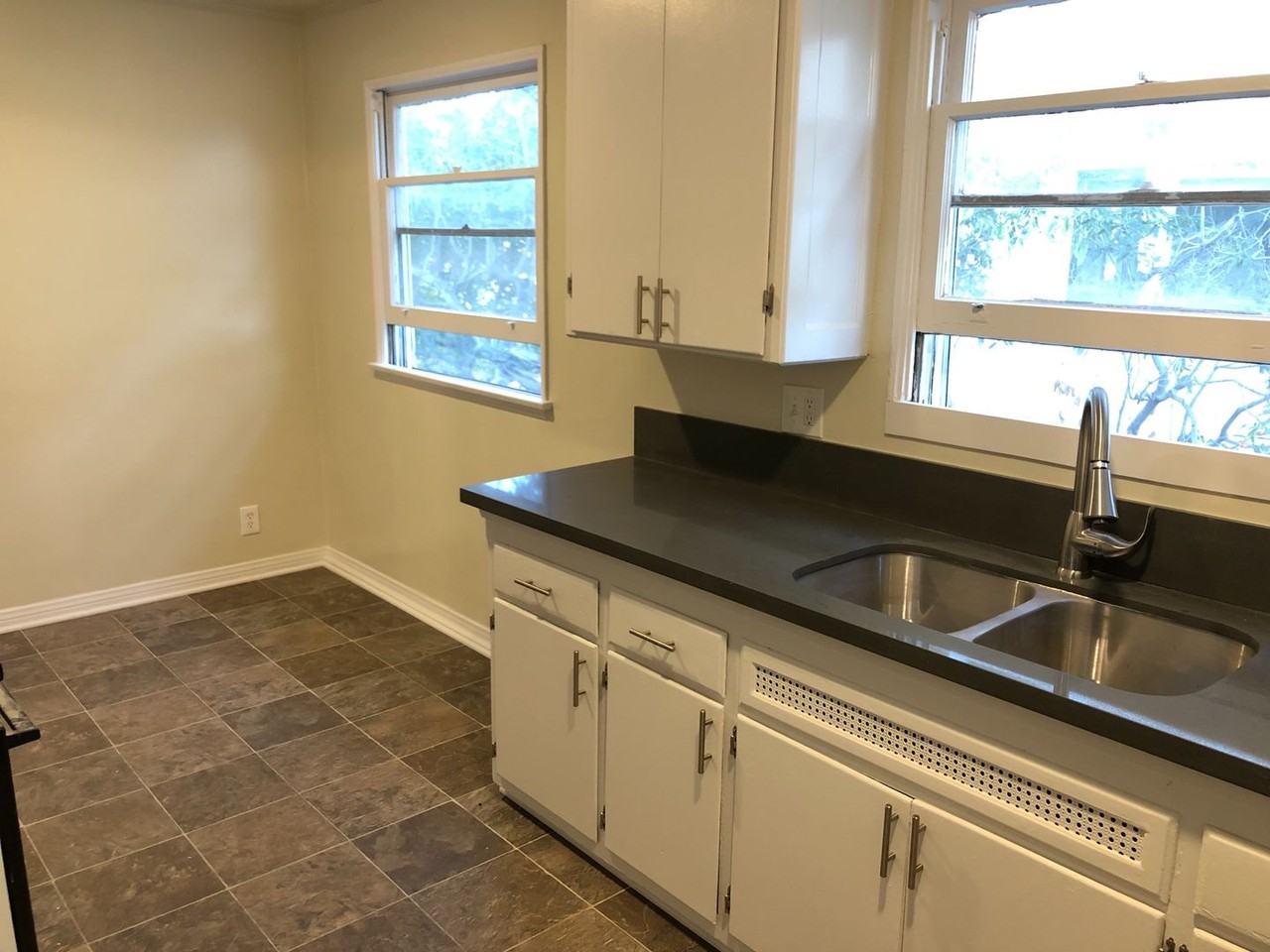 621 Midvale Avenue - Photo 6 of 12