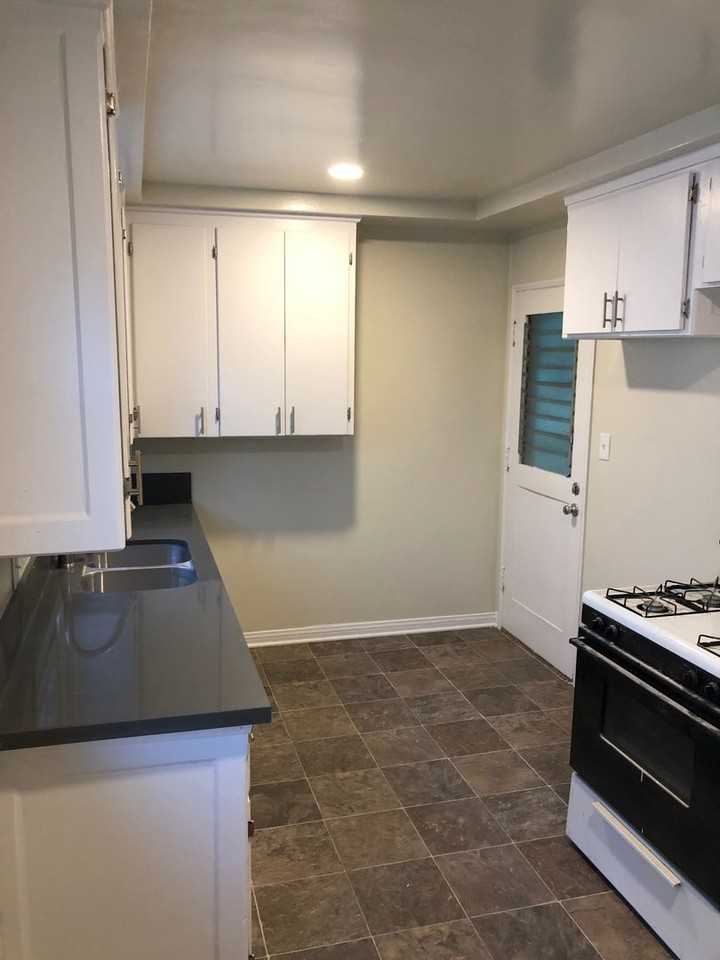 621 Midvale Avenue - Photo 7 of 12