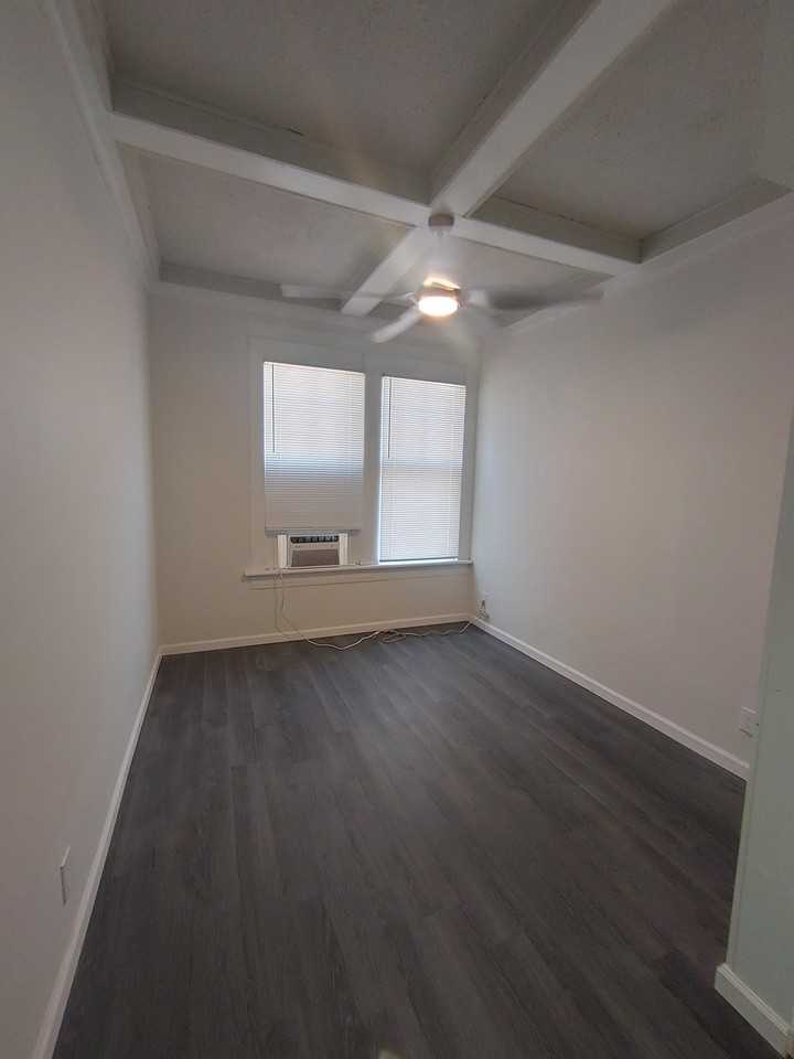 209 Adkinson Ave #4 - Photo 2 of 4