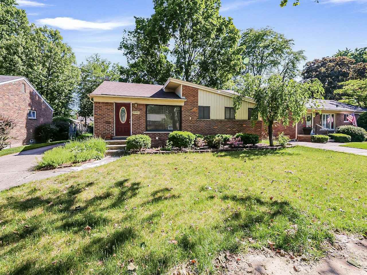 29965 Westfield St - Photo 2 of 32