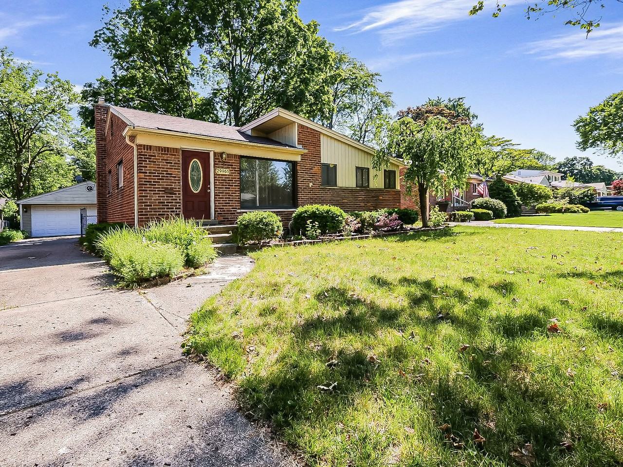 29965 Westfield St - Photo 3 of 32