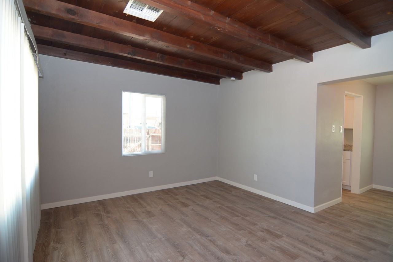 3830 E Fairmount St #A - Photo 3 of 14