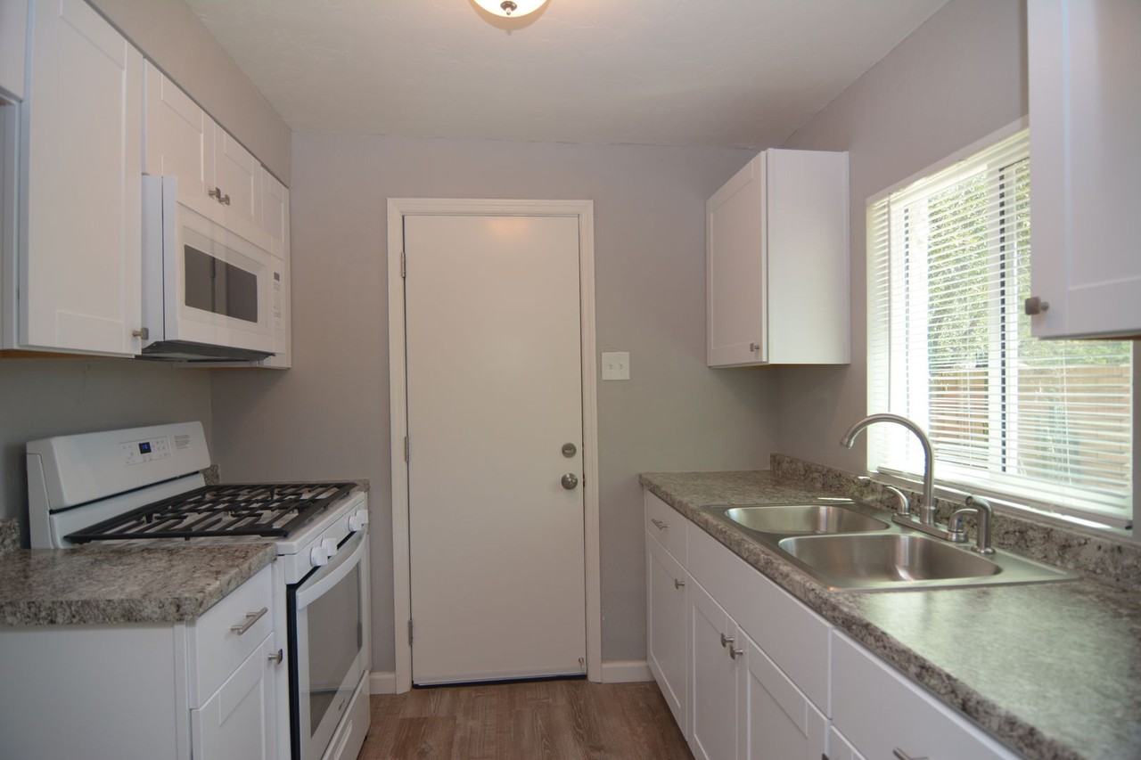 3830 E Fairmount St #A - Photo 7 of 14