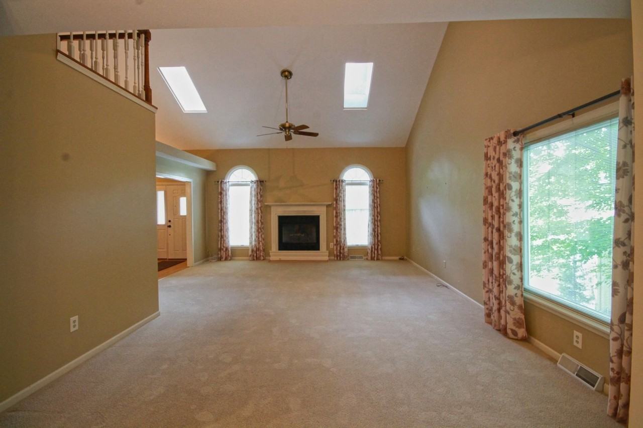 717 Columbine Ct - Photo 3 of 28